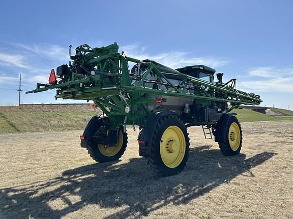 Image of John Deere 412R equipment image 4