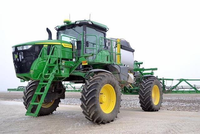 Image of John Deere 412R equipment image 1