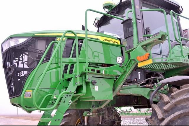 Image of John Deere 412R equipment image 3