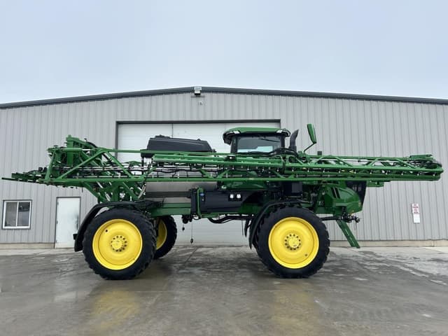 Image of John Deere 412R equipment image 3