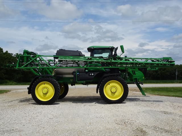 Image of John Deere 412R equipment image 3