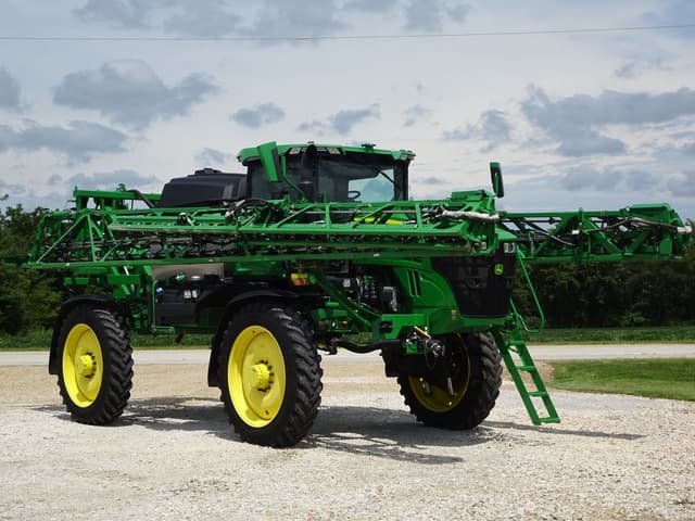 Image of John Deere 412R equipment image 1