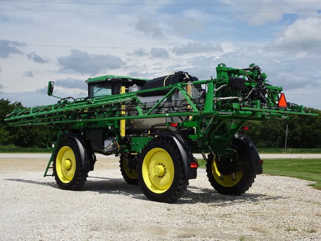 Image of John Deere 412R equipment image 4