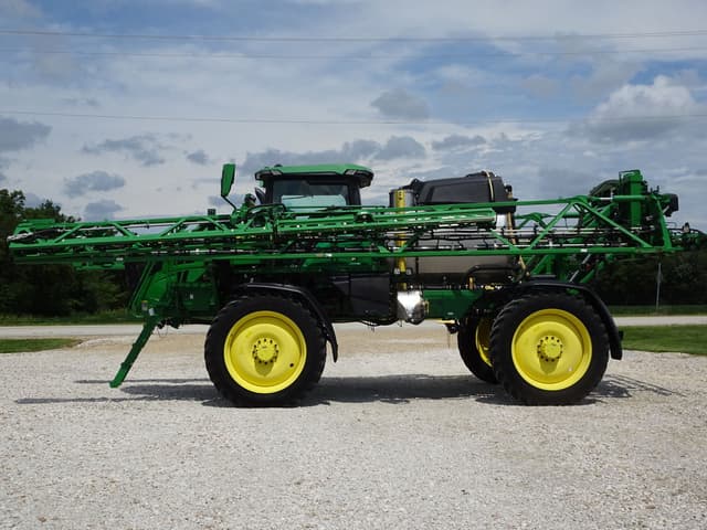 Image of John Deere 412R equipment image 2
