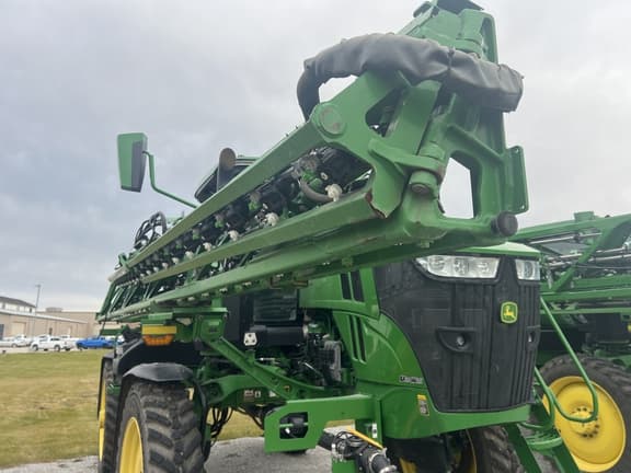 Image of John Deere 412R equipment image 4