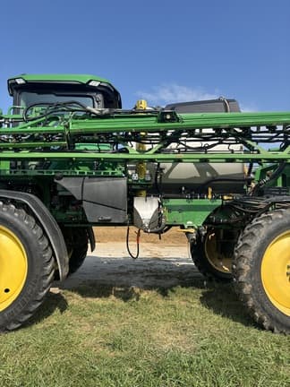 Image of John Deere 412R equipment image 4