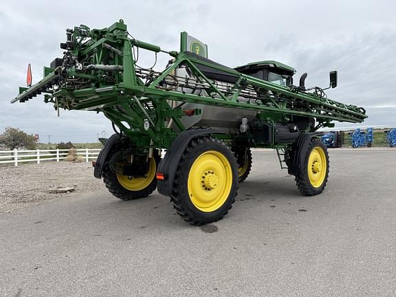 Image of John Deere 412R equipment image 4