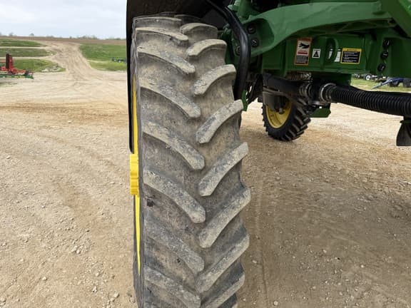 Image of John Deere 412R equipment image 4