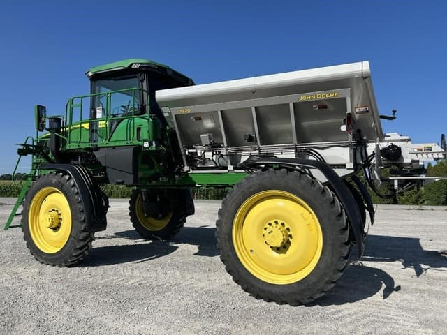 Image of John Deere 412R equipment image 4