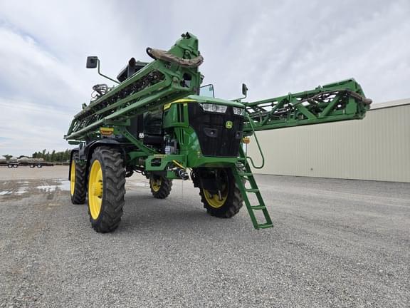 Image of John Deere 412R equipment image 4