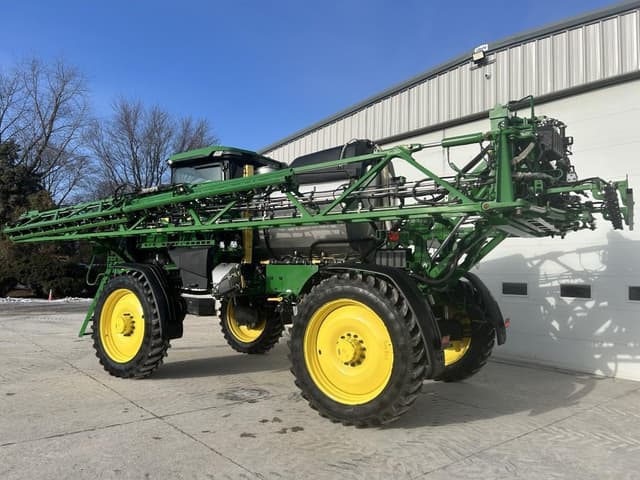 Image of John Deere 412R equipment image 4