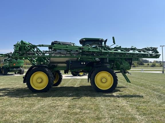 Image of John Deere 412R equipment image 4