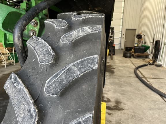 Image of John Deere 412R equipment image 3