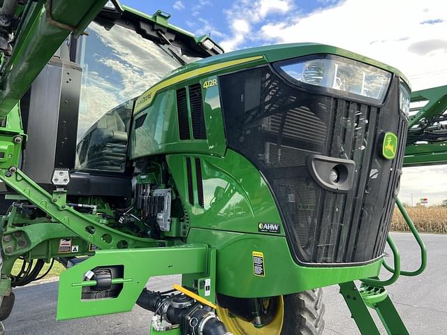 Image of John Deere 412R equipment image 3