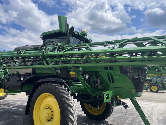 Image of John Deere 412R equipment image 4