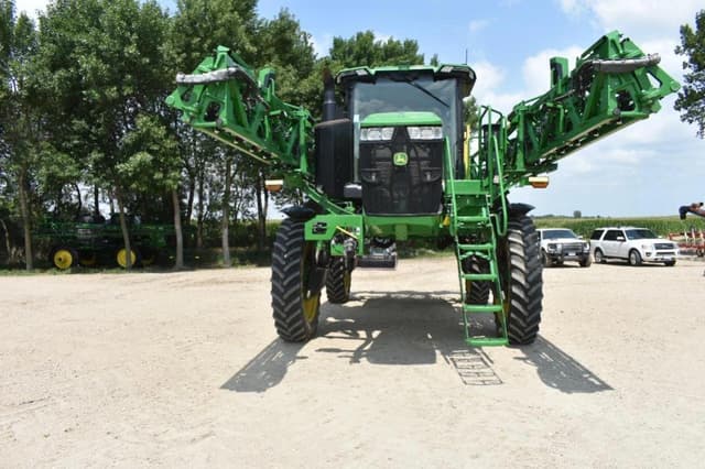 Image of John Deere 412R equipment image 4