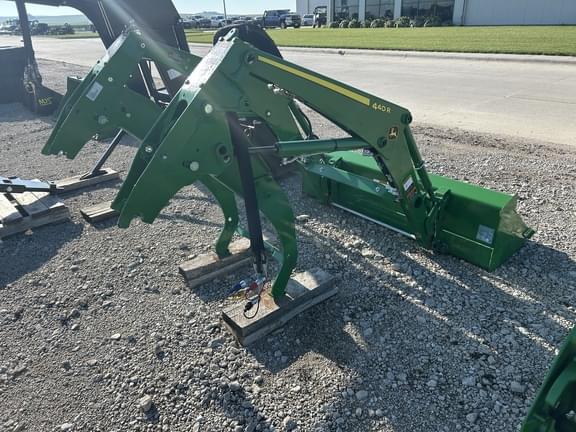 Image of John Deere 440R equipment image 3