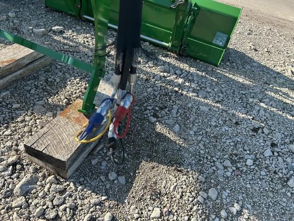 Image of John Deere 440R equipment image 2