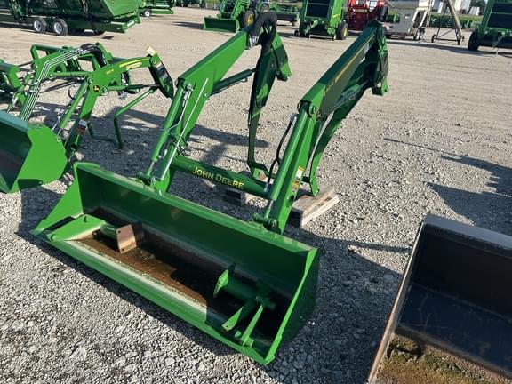 Image of John Deere 440R equipment image 1
