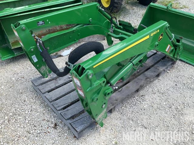 Image of John Deere 440R equipment image 4