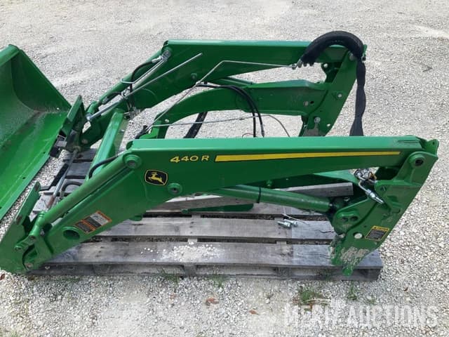 Image of John Deere 440R equipment image 1