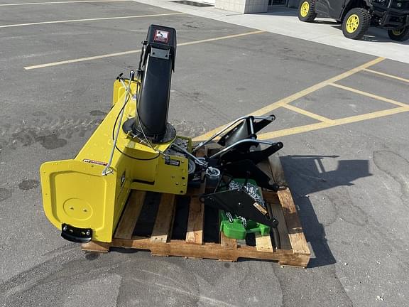 Image of John Deere 44" Snowblower equipment image 4