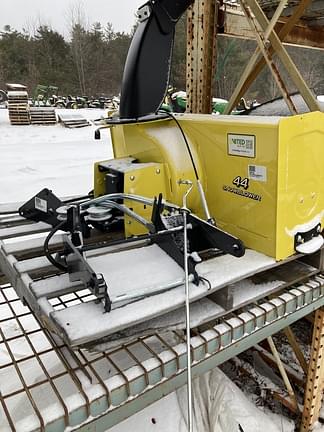 Image of John Deere 44" Snowblower Image 1