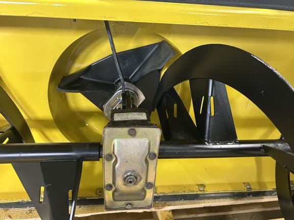 Image of John Deere 47" Snow Blower equipment image 3