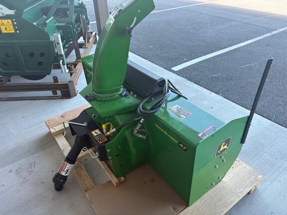 Image of John Deere 47" Snow Blower equipment image 4