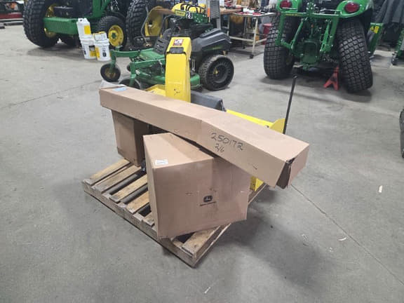 Image of John Deere 47" Snow Blower equipment image 4