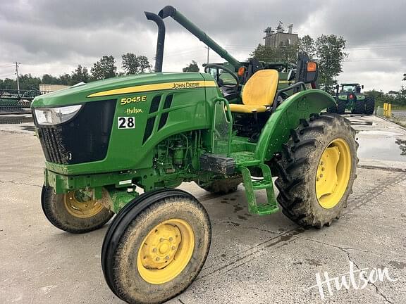Image of John Deere 5045E equipment image 2