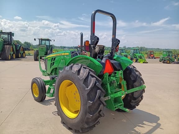 Image of John Deere 5045E equipment image 4