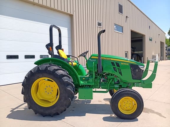 Image of John Deere 5045E equipment image 3