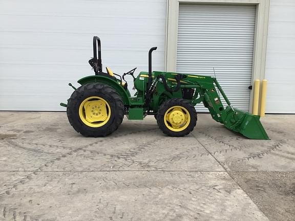 Image of John Deere 5045E equipment image 4