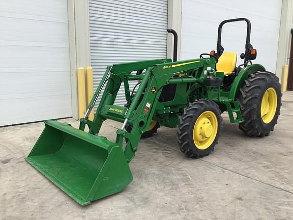 Image of John Deere 5045E equipment image 3