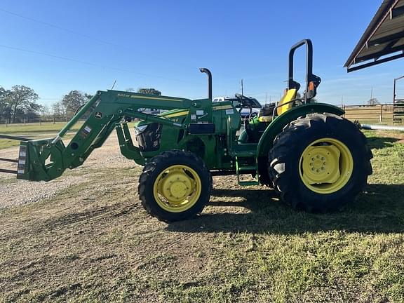 Image of John Deere 5045E equipment image 3