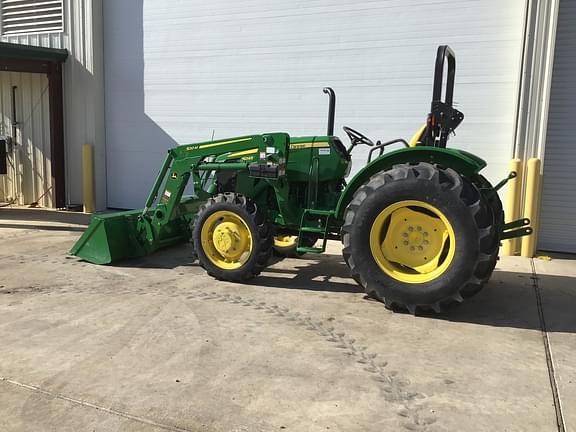 Image of John Deere 5045E equipment image 2