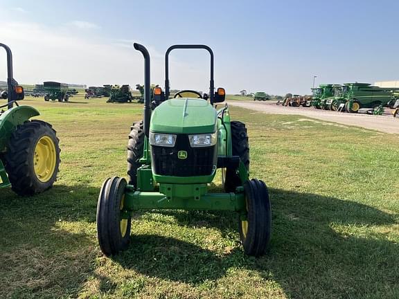 Image of John Deere 5045E equipment image 3