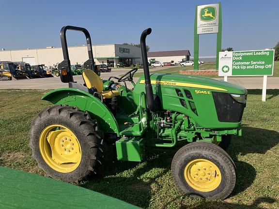 Image of John Deere 5045E equipment image 2