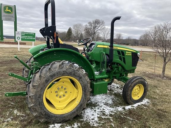 Image of John Deere 5045E equipment image 3