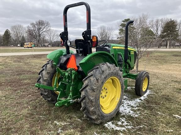 Image of John Deere 5045E equipment image 4