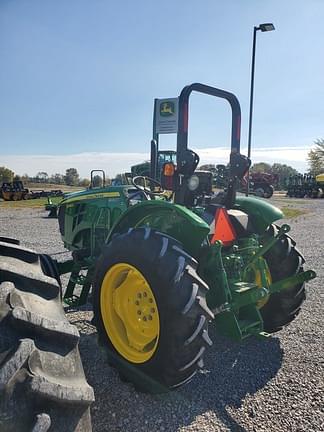 Image of John Deere 5045E equipment image 3