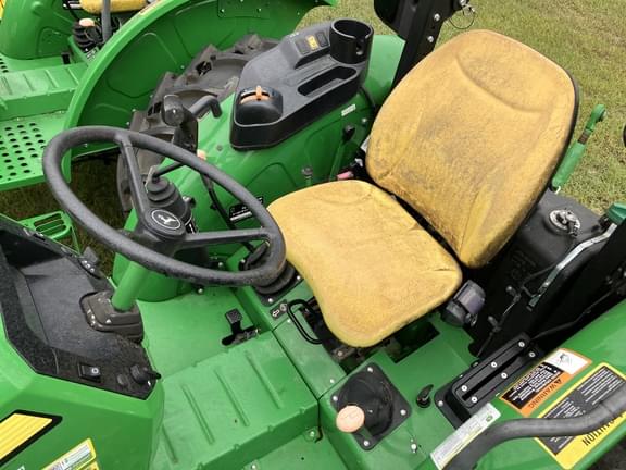 Image of John Deere 5045E equipment image 3