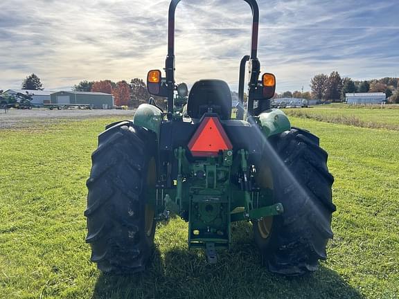 Image of John Deere 5045E equipment image 3