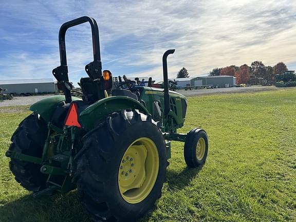 Image of John Deere 5045E equipment image 4