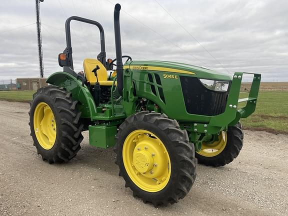 Image of John Deere 5045E equipment image 2