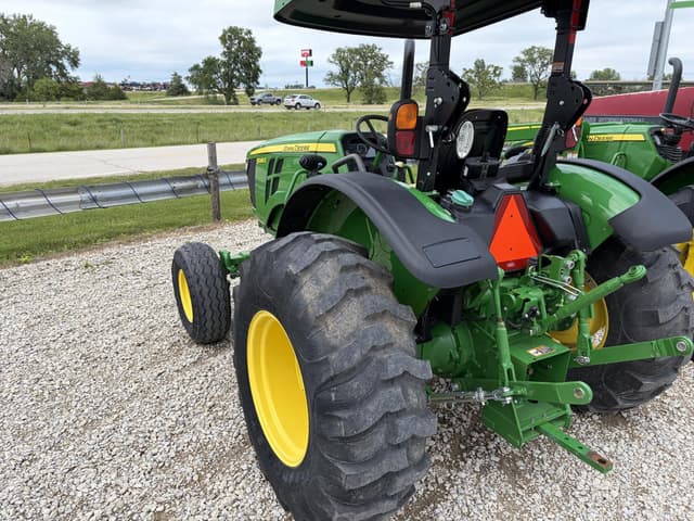 Image of John Deere 5045E equipment image 3