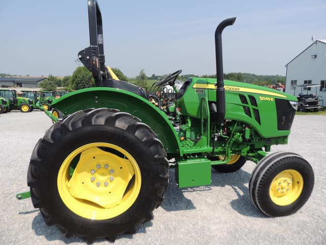 Image of John Deere 5045E equipment image 3