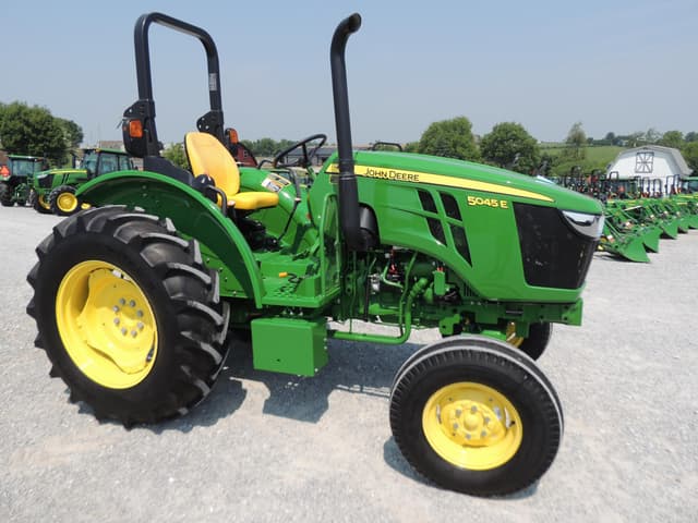 Image of John Deere 5045E equipment image 2