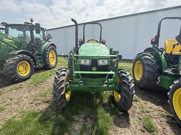 Image of John Deere 5045E equipment image 4